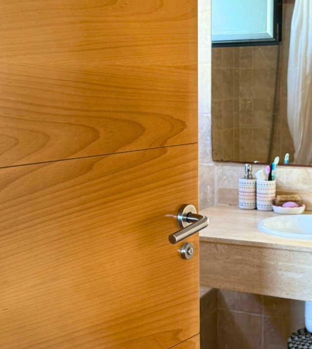 Resa Estates Ibiza Cala Tarida first line 3 bedrooms bathroom .jpg